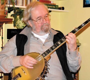 Ken-Lees-banjo-Gail-and-Jim's-31-Dec-2013-