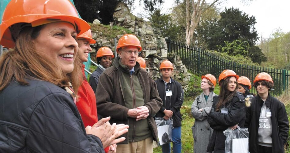 The-Duke-spoke-to-the-young-people-visiting-the-site-as-part-of-the-Proud-Places-programme.-